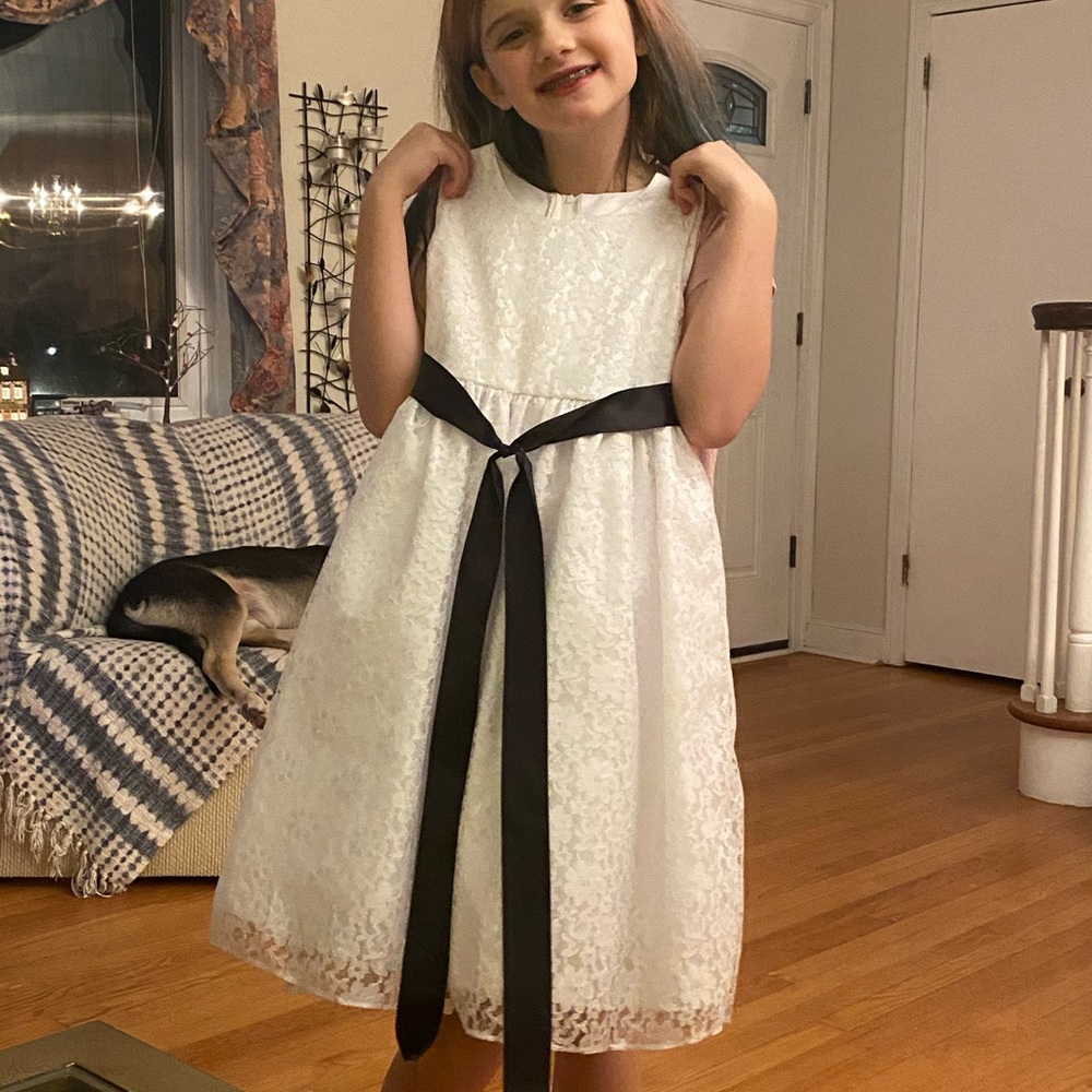 Girls size 8 flower girl dress. Worn only once.